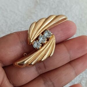 Elegant Gold Winged Brooch